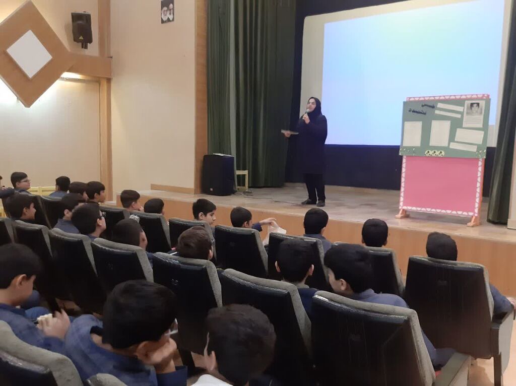 حضور مدیرکل کانون پرورش فکری کودکان و نوجوانان استان البرز در مراسم راهپیمایی ۱۳ آبان