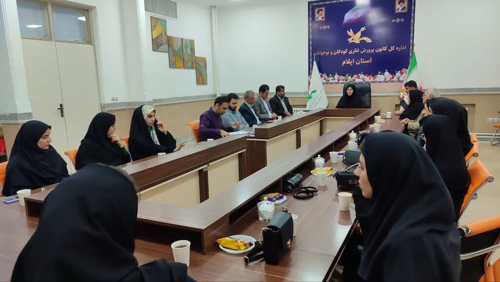 دیدارمدیرکل کانون استان ایلام باکارکنان کانون زبان استان