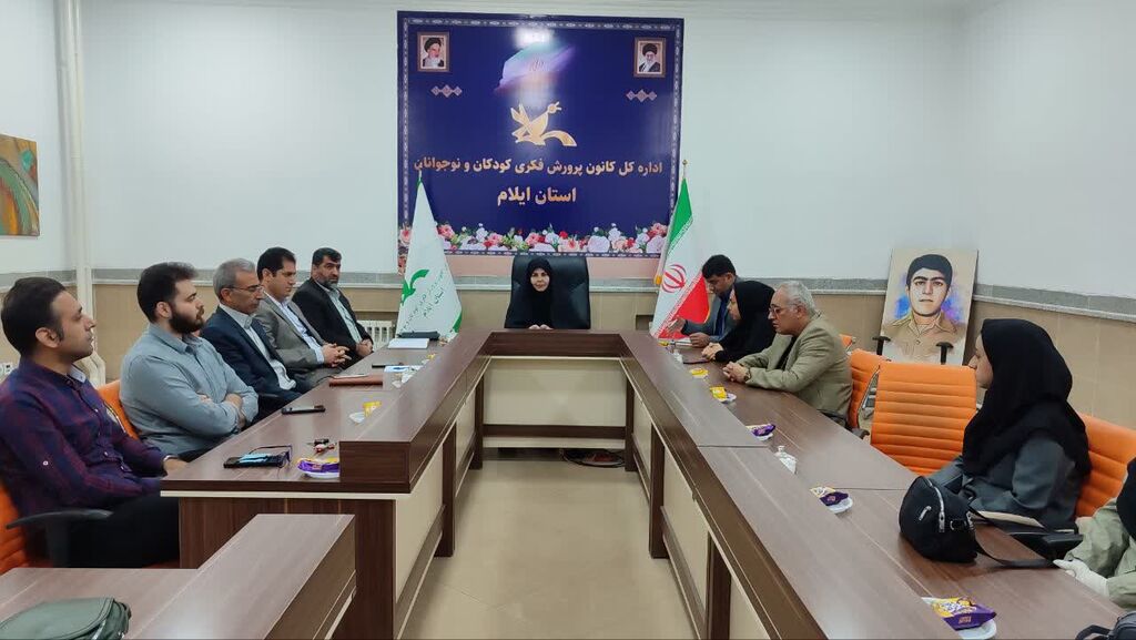 دیدارمدیرکل کانون استان ایلام باکارکنان کانون زبان استان