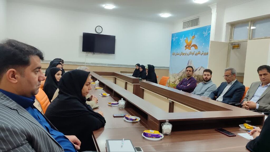 دیدارمدیرکل کانون استان ایلام باکارکنان کانون زبان استان