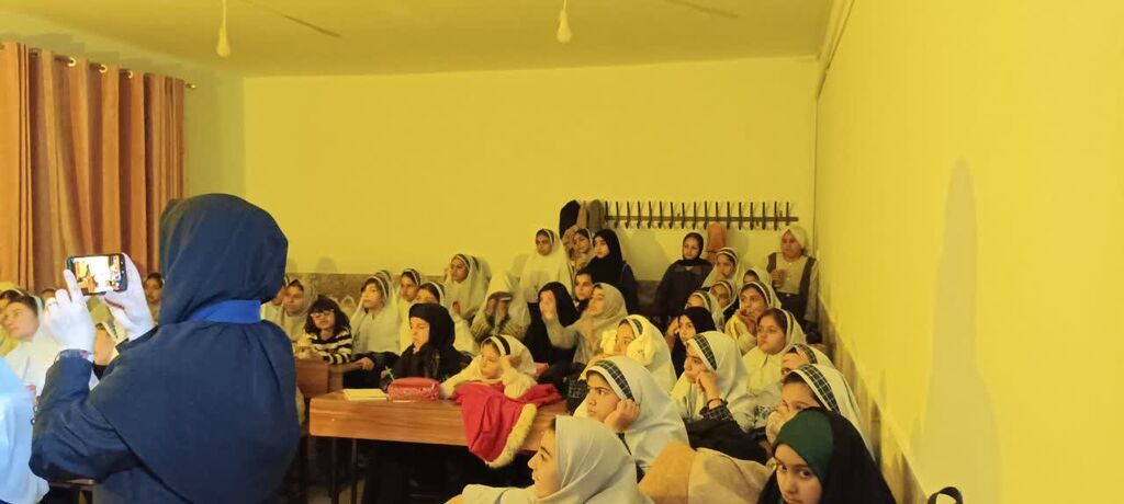 حضور ۳۰۰ دانش‌آموز تایبادی در برنامه‌های رصدخانه کانون استان