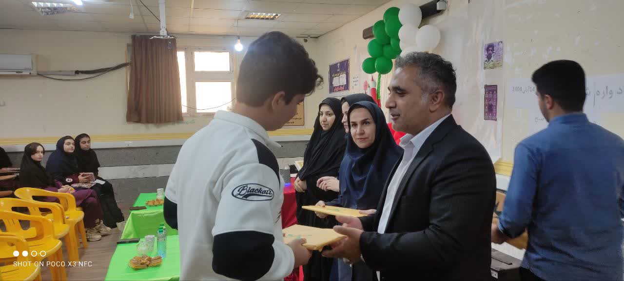 محفل ادبی «تنفس صبح» در گتوند برگزار شد