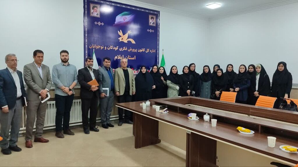 دیدارمدیرکل کانون استان ایلام باکارکنان کانون زبان استان