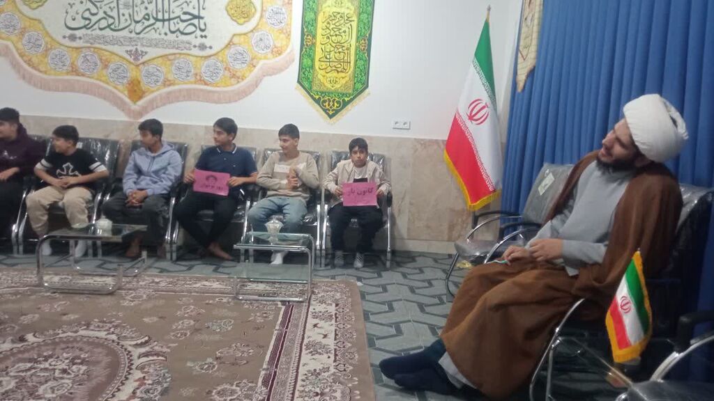 دیدار کانون‌یاران مرکز قصرشیرین با امام جمعه این شهرستان