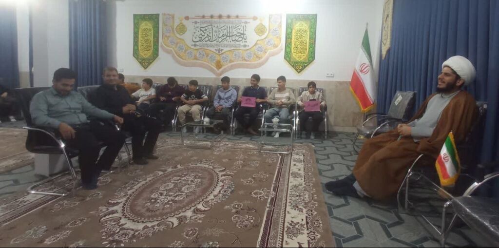 دیدار کانونیاران مرکز قصرشیرین با امام جمعه این شهرستان