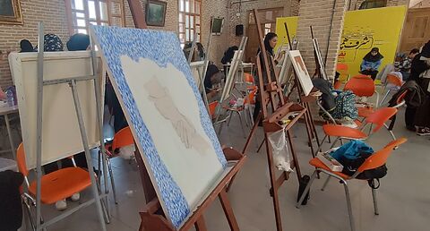 بازدید مدیرکل کانون استان از رویداد نقاشی «نقش طوفان» در ستایش قهرمانان مقاومت، با مشارکت اعضای هنرمند مراکز تبریز