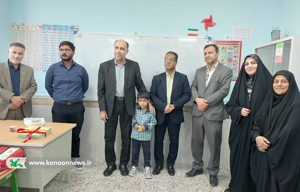 اهدای کتاب به مدارس چندپایه منطقه بوشکان