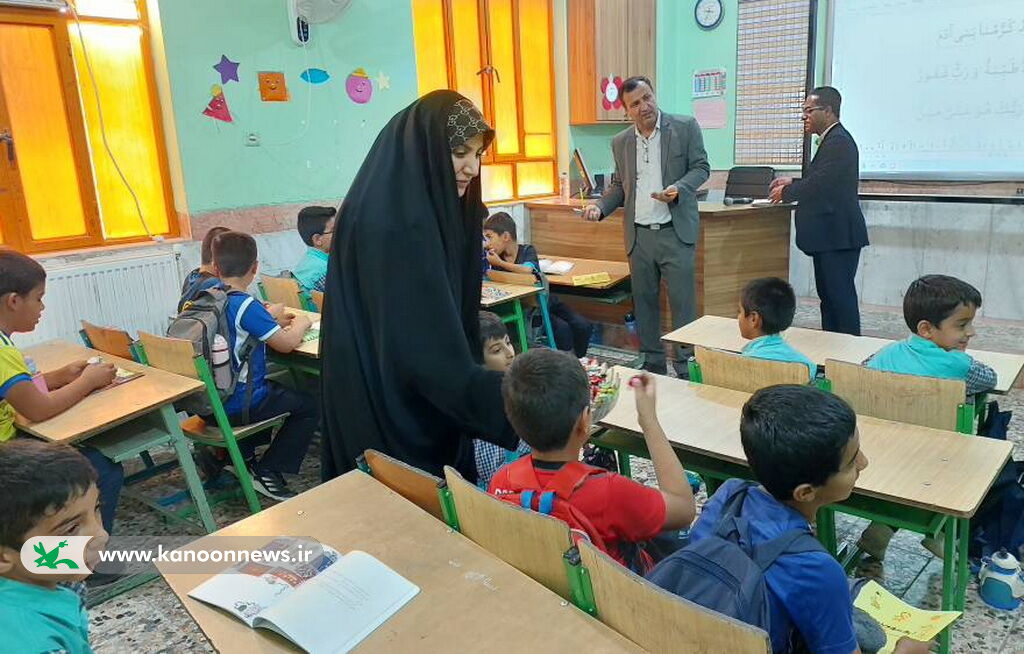 اهدای کتاب به مدارس چندپایه منطقه بوشکان