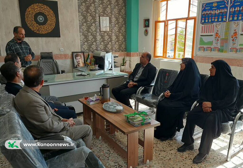 اهدای کتاب به مدارس چندپایه منطقه بوشکان