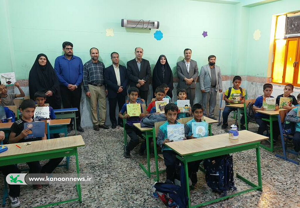 اهدای کتاب به مدارس چندپایه منطقه بوشکان