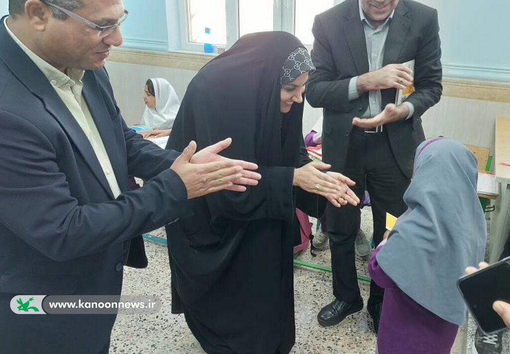 اهدای کتاب به مدارس چندپایه منطقه بوشکان