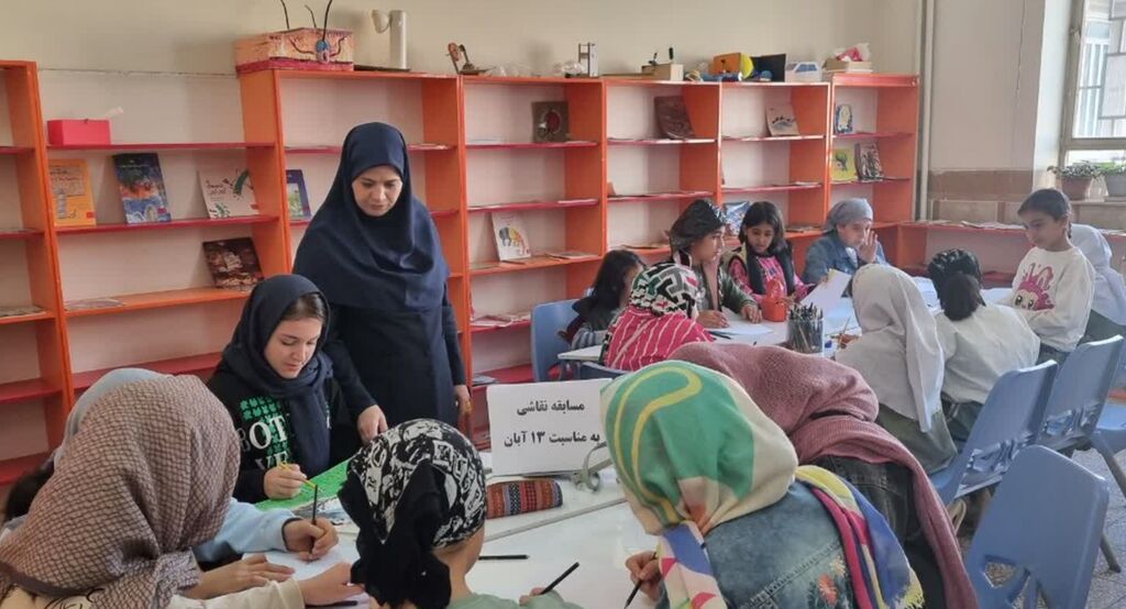 مسابقه نقاشی با موضوع استکبارستیزی در مرکز سرپل‌ذهاب