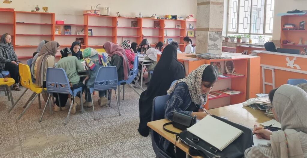 مسابقه نقاشی با موضوع استکبارستیزی در مرکز سرپلذهاب