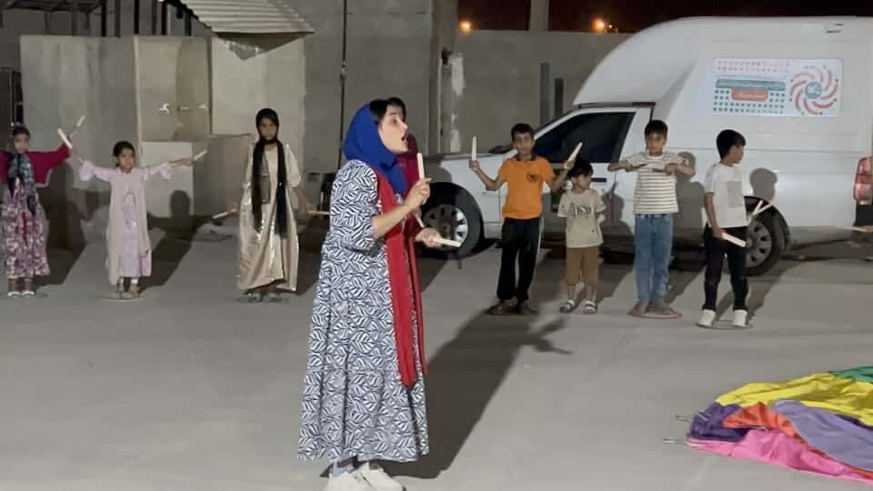 درخشش امید و نشاط در دل کودکان و نوجوانان با حضور «پیک امید» در کتابخانه دژگان