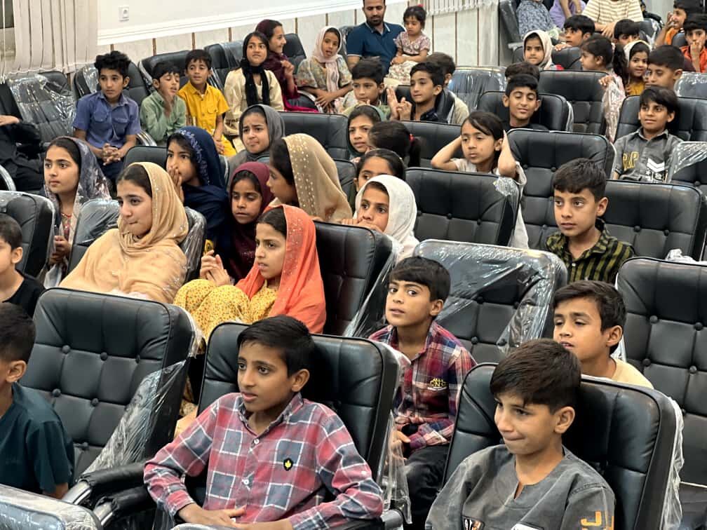 درخشش امید و نشاط در دل کودکان و نوجوانان با حضور «پیک امید» در کتابخانه دژگان