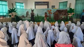 نمایش عروسکی «ونوش و کوهستان» با استقبال دانش‌آموزان در تنکابن اجرا شد