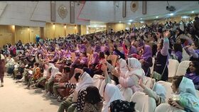 اجرای نمایش «دوره‌گردها» توسط گروه «عموهای فیتیله‌ای» در سنندج با استقبال پرشور کودکان و خانواده‌ها