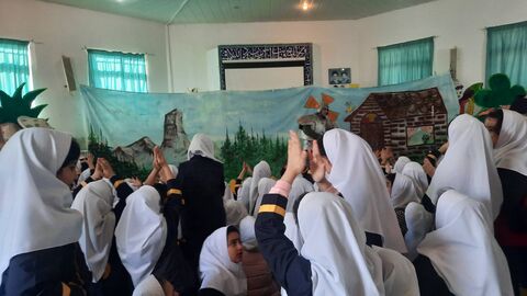 نمایش عروسکی «ونوش و کوهستان» با استقبال دانش‌آموزان در تنکابن اجرا شد