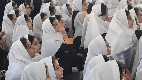 نمایش عروسکی «ونوش و کوهستان» با استقبال دانش‌آموزان در تنکابن اجرا شد