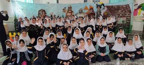 نمایش عروسکی «ونوش و کوهستان» با استقبال دانش‌آموزان در تنکابن اجرا شد