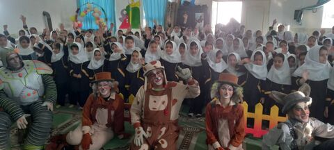 نمایش عروسکی «ونوش و کوهستان» با استقبال دانش‌آموزان در تنکابن اجرا شد