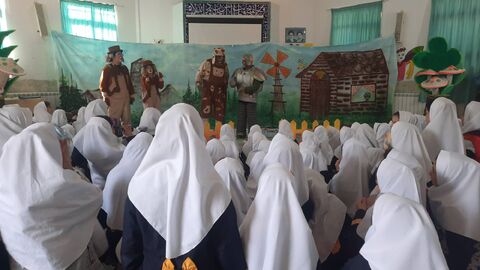 نمایش عروسکی «ونوش و کوهستان» با استقبال دانش‌آموزان در تنکابن اجرا شد