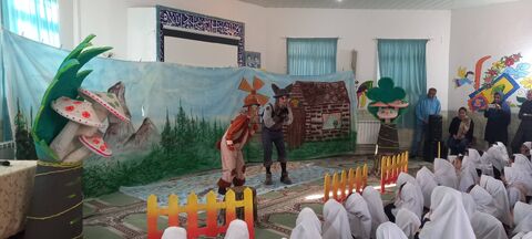 نمایش عروسکی «ونوش و کوهستان» با استقبال دانش‌آموزان در تنکابن اجرا شد
