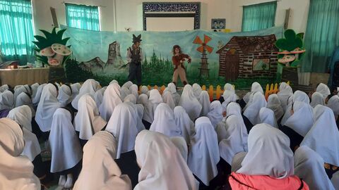 نمایش عروسکی «ونوش و کوهستان» با استقبال دانش‌آموزان در تنکابن اجرا شد