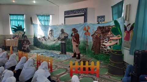 نمایش عروسکی «ونوش و کوهستان» با استقبال دانش‌آموزان در تنکابن اجرا شد
