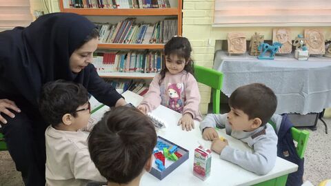 شناخت احساسات و کنترل آن در قالب قصه‌گویی و نمایش خلاق در مرکز فرهنگی شماره 4 مشهد