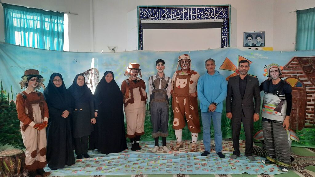 نمایش عروسکی «ونوش و کوهستان» با استقبال دانش‌آموزان در تنکابن اجرا شد