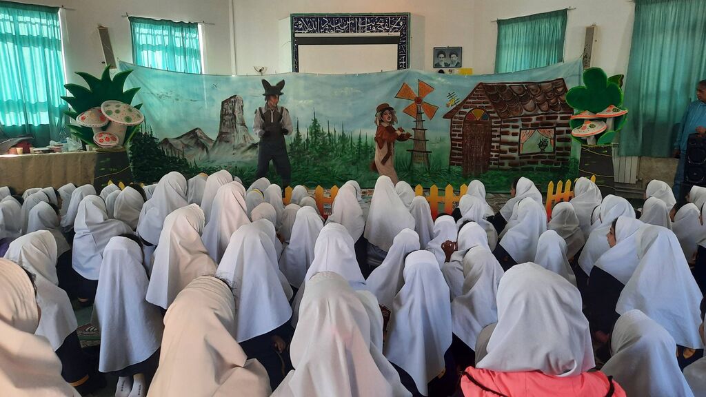 دو نمایش کانون مهمان کودکان مازندرانی است