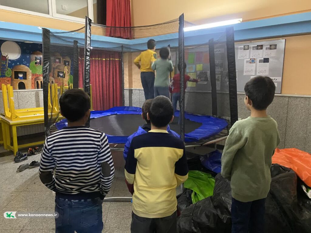 کودکان مرکز «ثمین‌تاب» زنجان در شبی نجومی به تماشای ماه نشستند