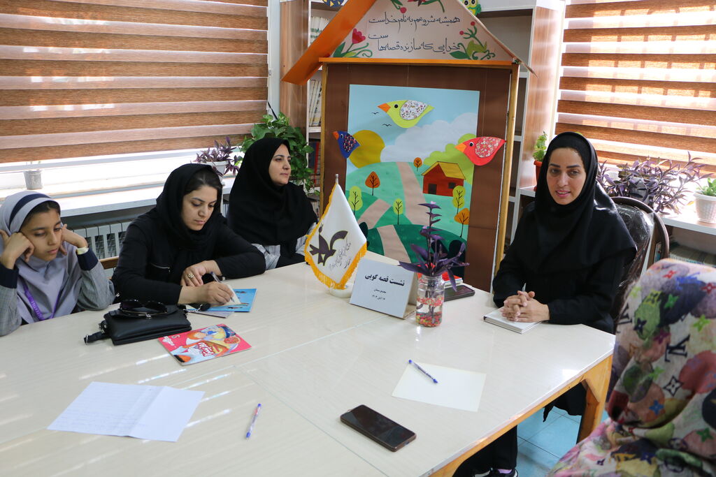 نشست قصهگویی در مجتمع فرهنگیهنری سمنان با حضور خانوادهها و اعضا برگزار شد