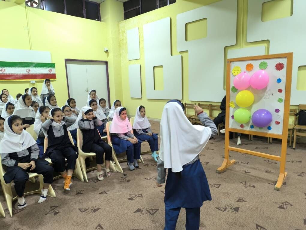 نوخوانها در کانون مرکز مرودشت با کتاب و بازی تجربهای نو داشتند