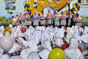 «پیک امید» کانون، شادی را به مدرسه پردیس سنقر برد