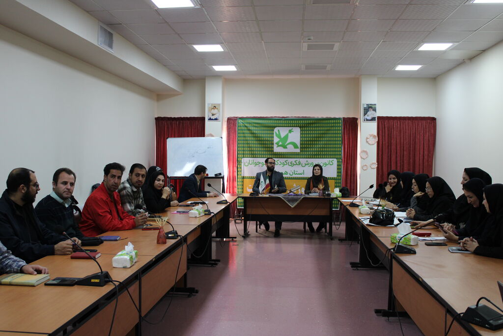 برگزاری کارگاه تخصصی قصهگویی مدرن با تدریس "طاهره گرمسیری" در کانون همدان