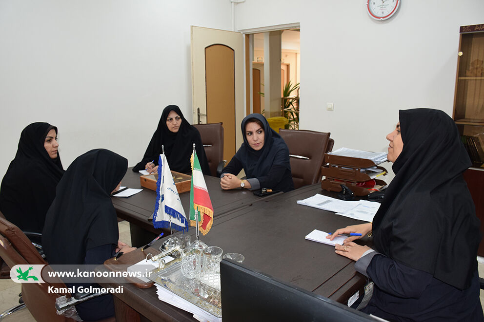 جلسه هماندیشی توسعه آموزش قصهگویی درکانون لرستان برگزار شد