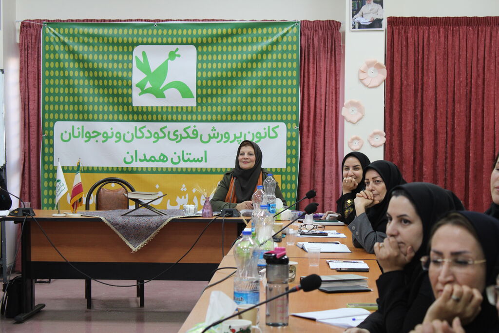 برگزاری کارگاه تخصصی قصه‌گویی مدرن با تدریس "طاهره گرمسیری" در کانون همدان