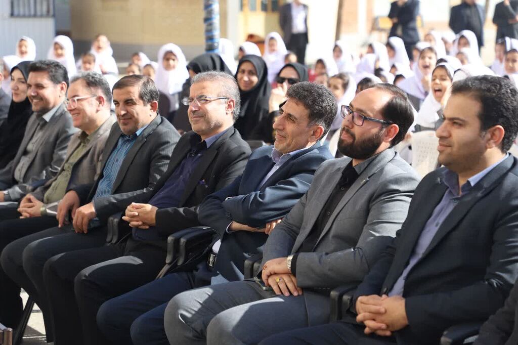 رونمایی از پوستر سی‌وسومین هفته کتاب با همکاری کانون همدان