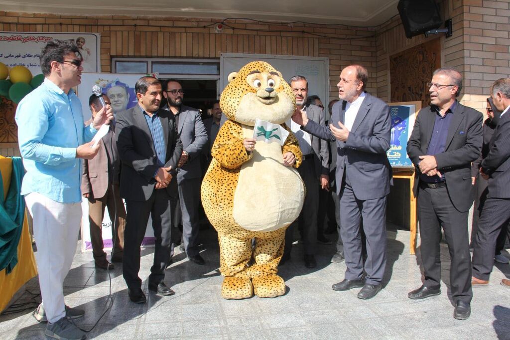 رونمایی از پوستر سیوسومین هفته کتاب با همکاری کانون همدان