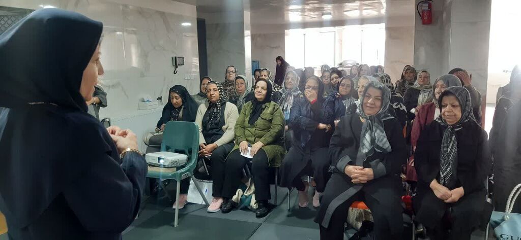 کانون همدان قصهگویی را به خانه سالمندان برد