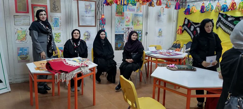 غرفه کانون کرمانشاه در نمایشگاه سراسری صنایع دستی و هنرهای سنتی استان