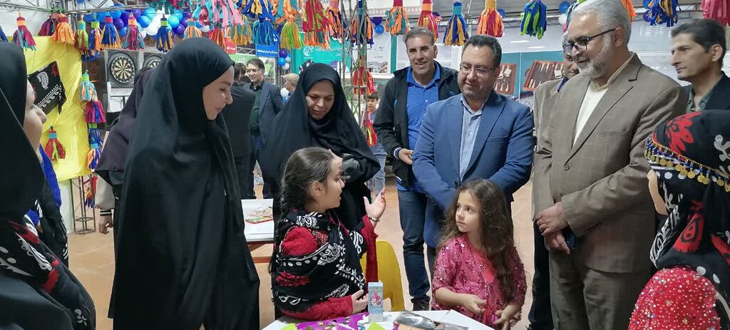 غرفه کانون کرمانشاه در نمایشگاه سراسری صنایع دستی و هنرهای سنتی استان