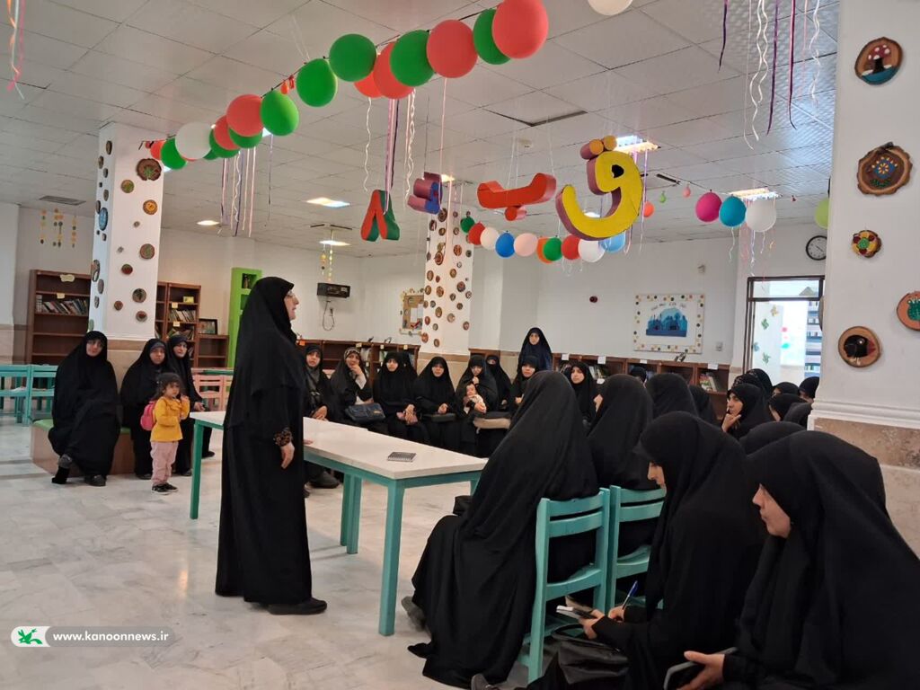 بازدید بانوان طلبه مؤسسه حضرت معصومه(س) از مرکز فرهنگیهنری شماره ۱۰ کانون قم