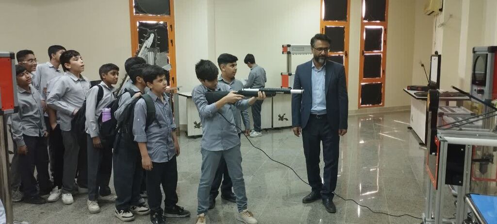 آغاز دور جدید بازدیدهای علمی ، فرهنگی از مرکز علوم و فناوری های نوین ایران (قطب جنوب )