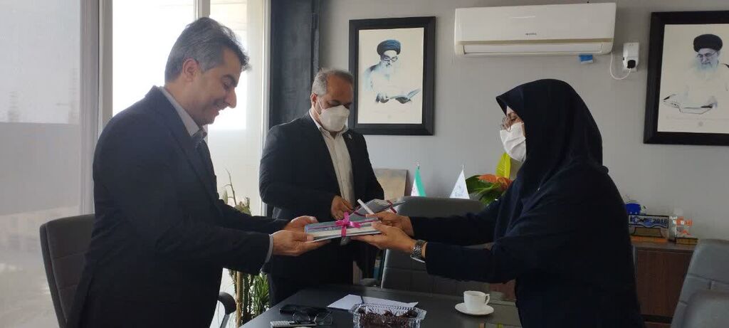 نشست هماندیشی اجرای برنامه های مشترک بین کانون هرمزگان و پارک علم و فناوری استان