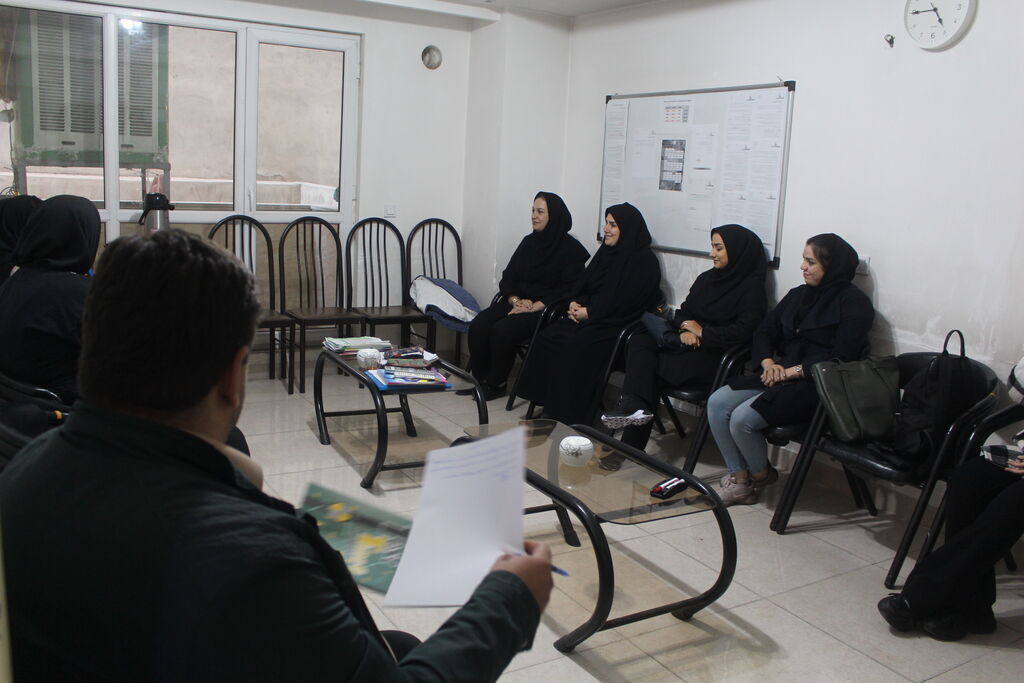 بازدید مدیرکل کانون استان از مرکز شماره ۶ کانون زبان تبریز «جلالیه»