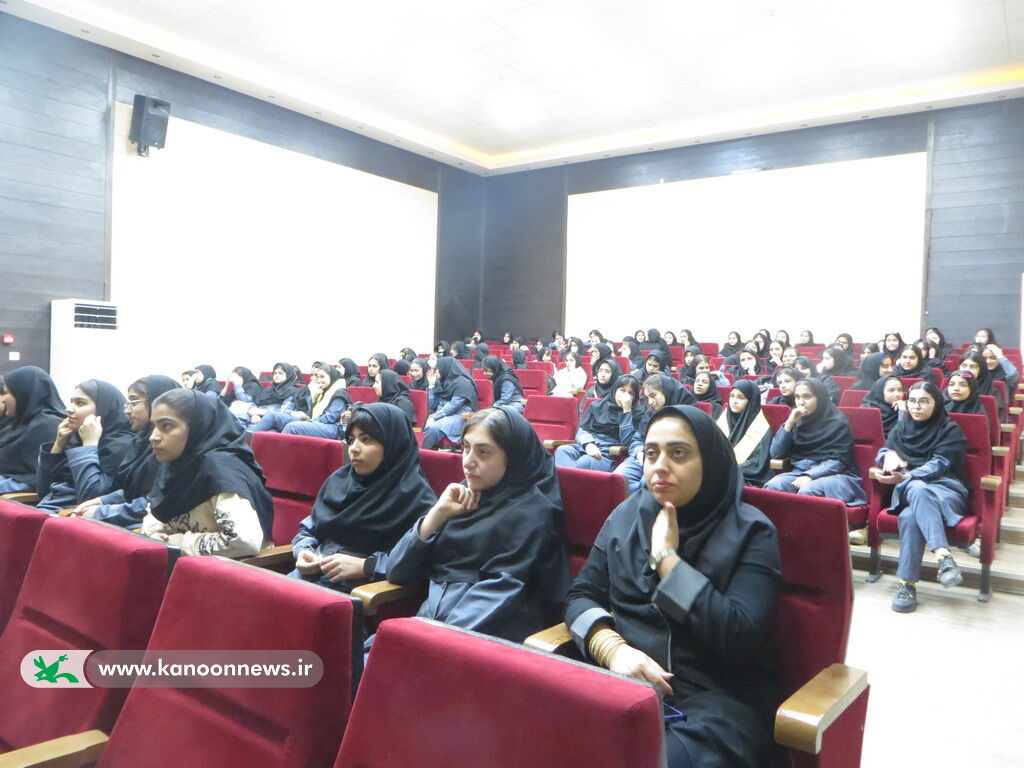 برگزاری کارگاه آموزشی آسیبهای اجتماعی وفضای مجازی درمرکز گناوه