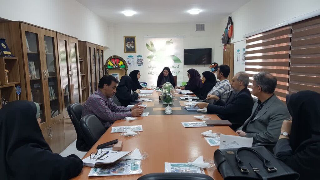 نشست توجیهی و هم‌افزایی جشنواره بیست‌و هفتم قصه‌گویی در کانون کرمانشاه